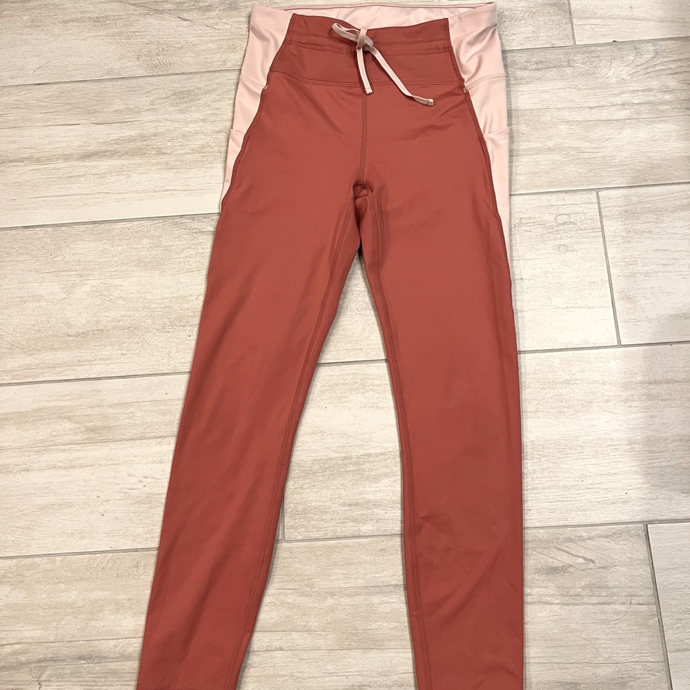 Two tone fabletics leggings w/pockets